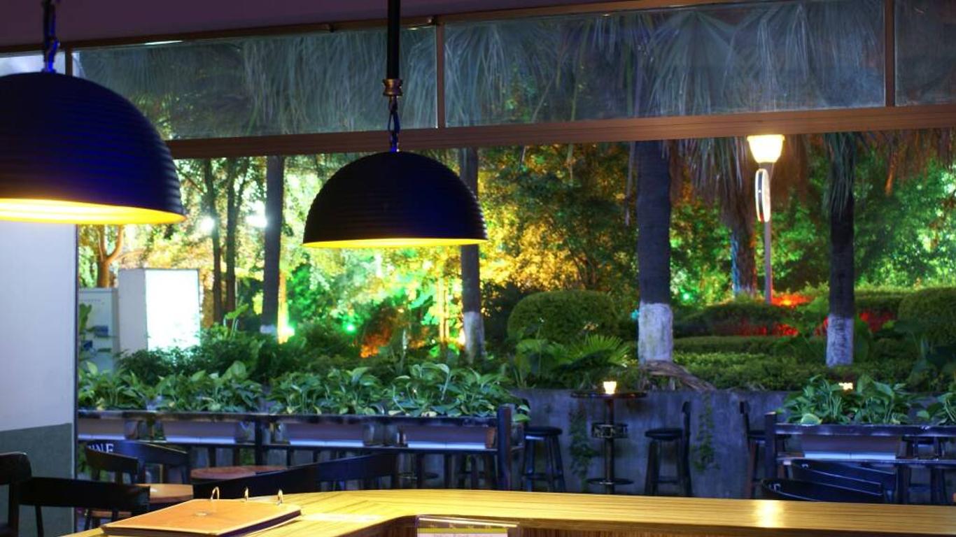 Lakeside Inn