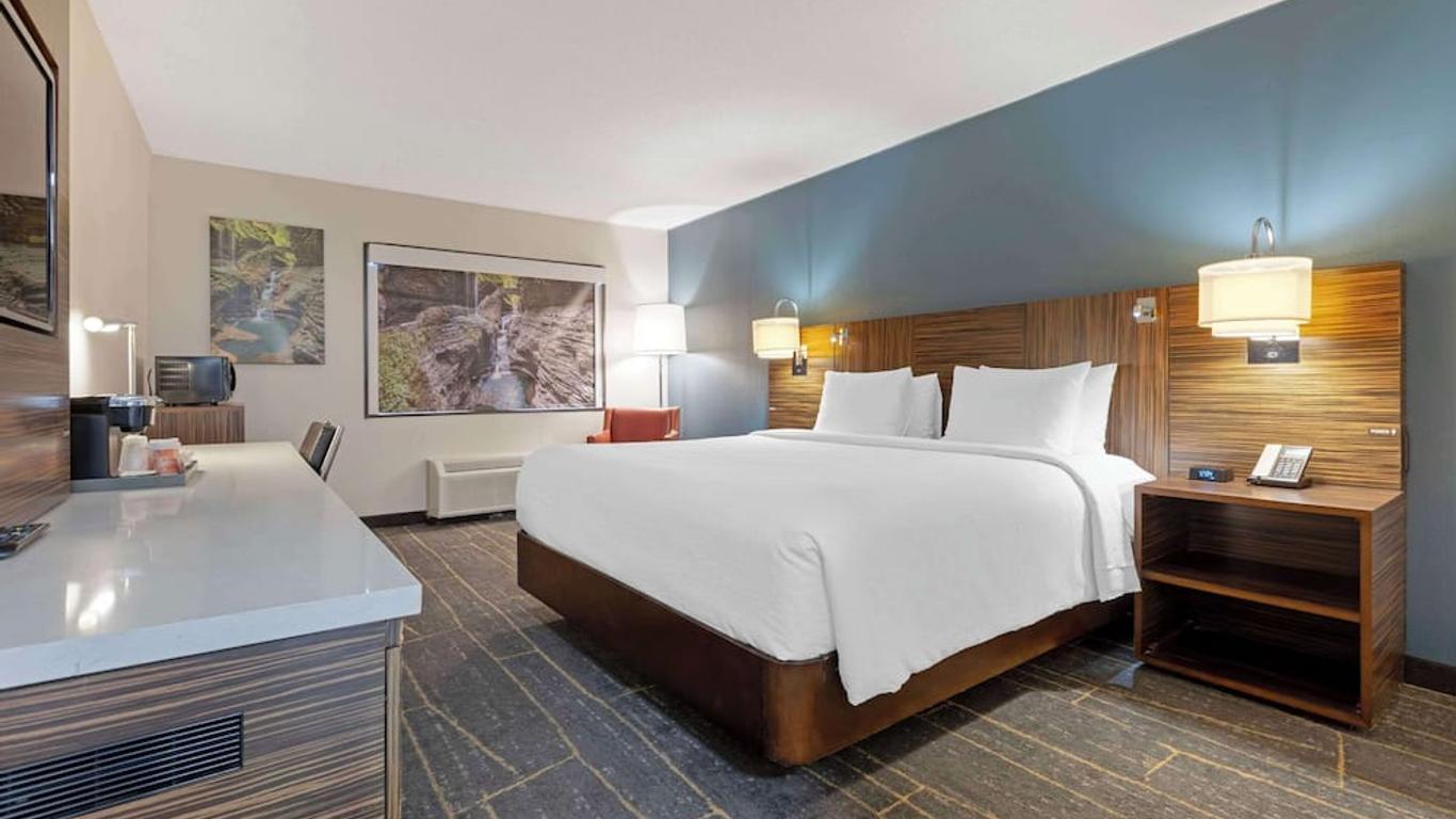 The Lux Hotel & Conference Center, Ascend Hotel Collection