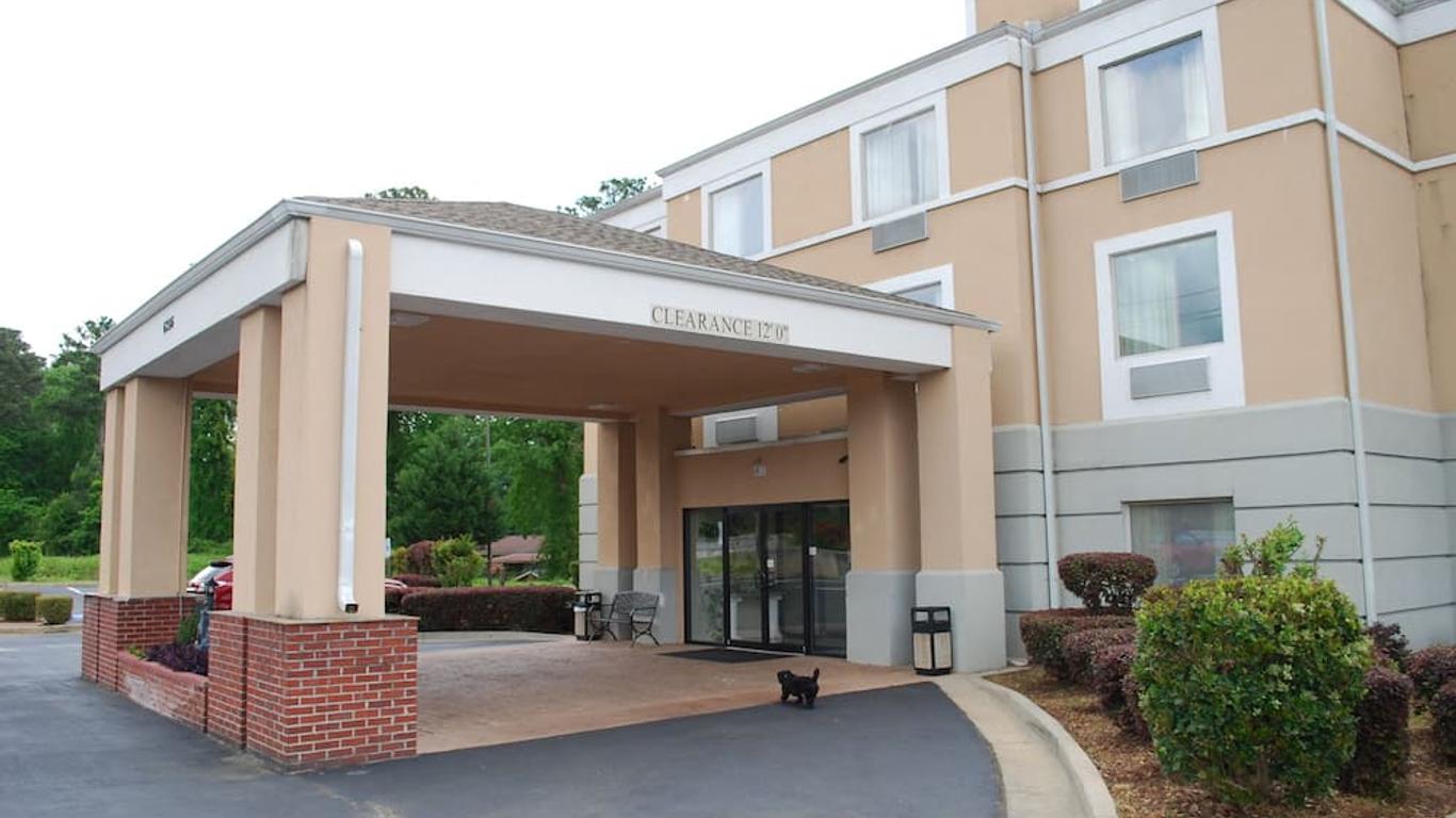 Jamestown inn & Suites