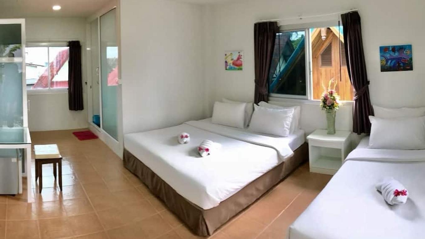 J Holiday Resort