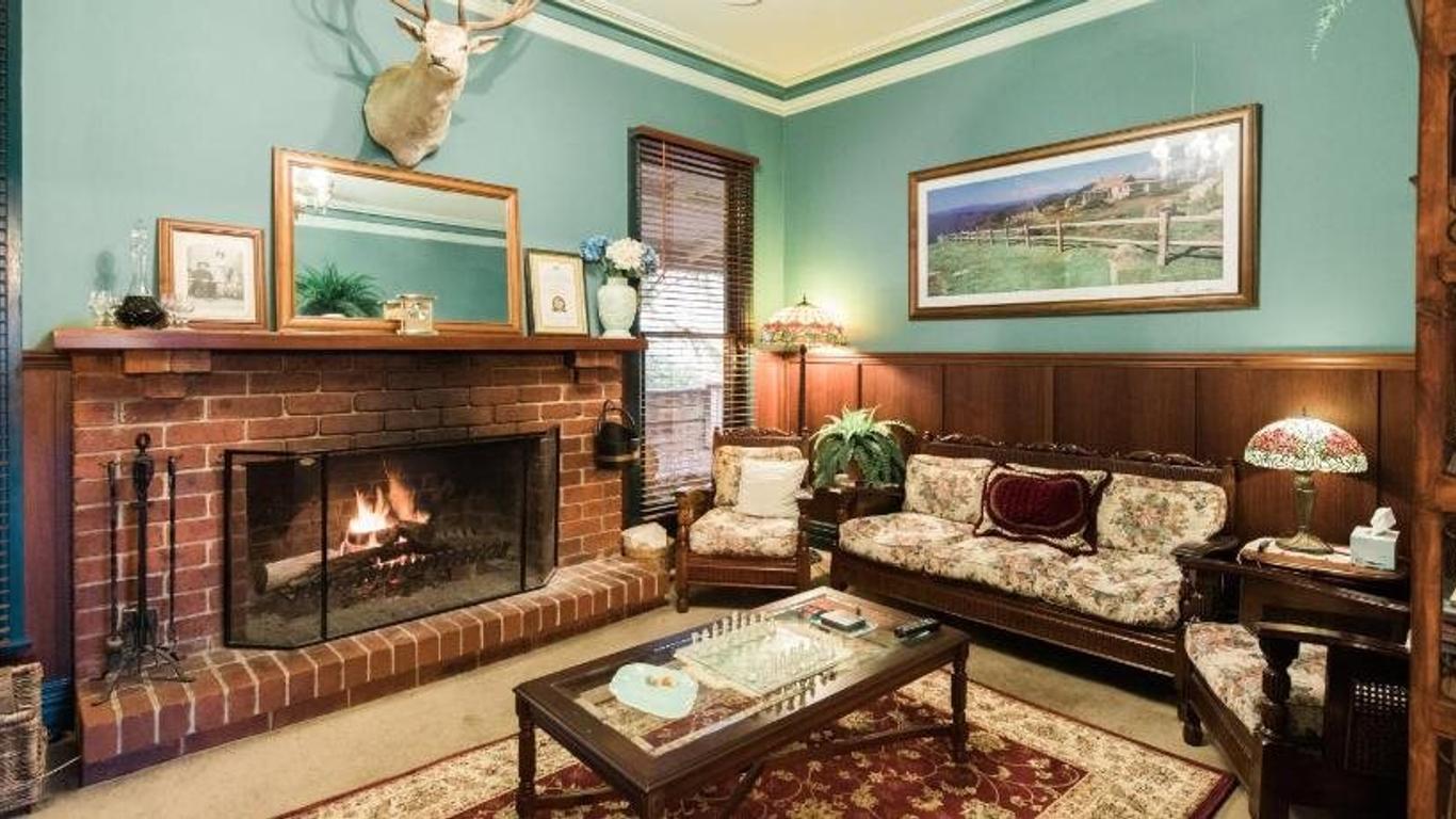 Rustic Refuge Guesthouse
