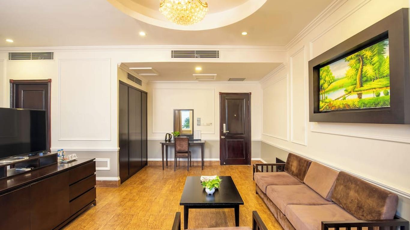 May Plaza Hotel