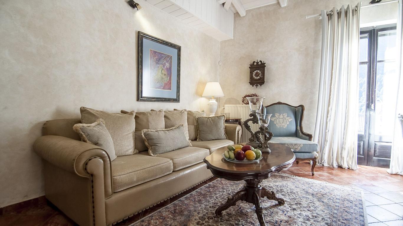 Ostra Menalon Luxury Suites
