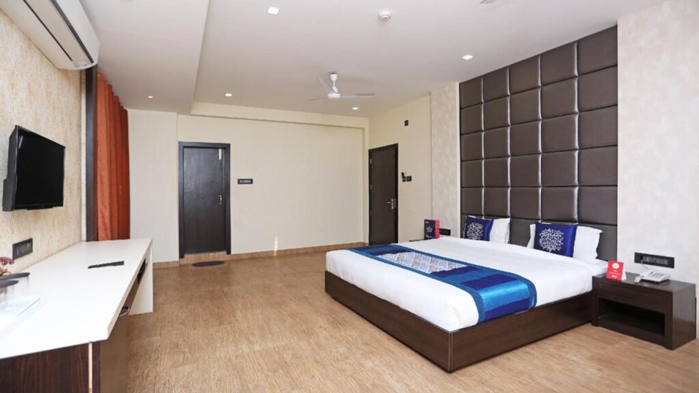 Super Capital O Niharika Guest House