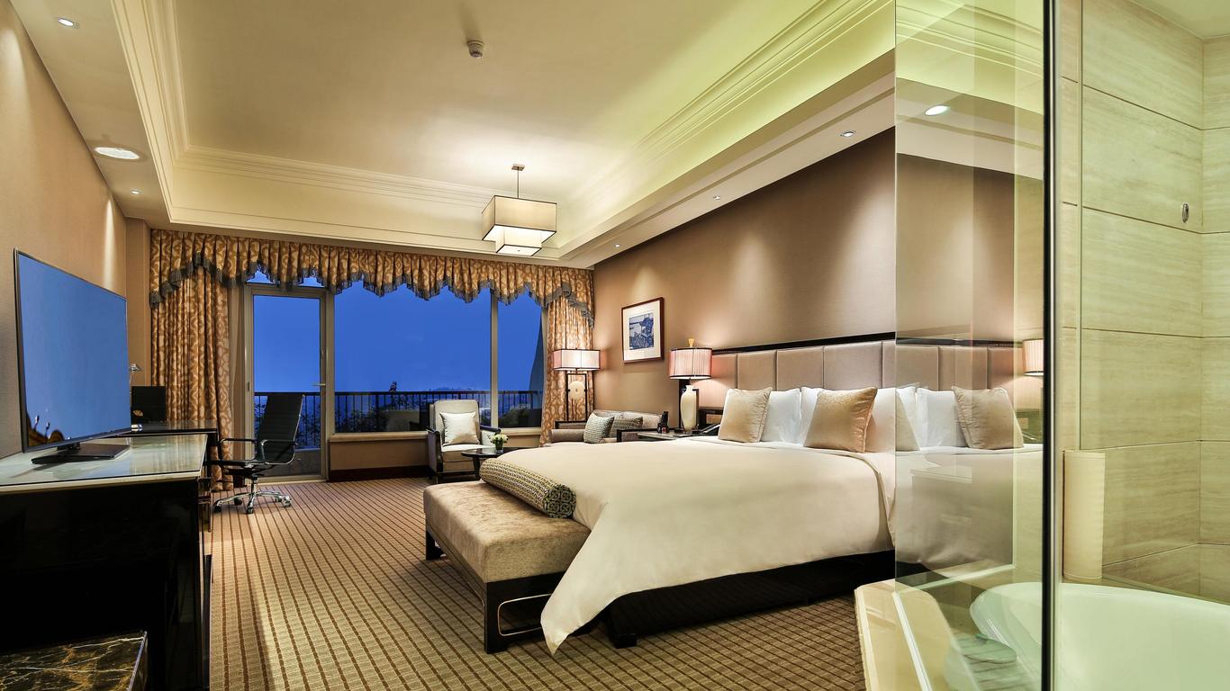 Intercontinental Sancha Lake