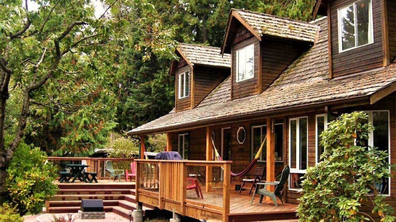 Up The Creek Backpacker's Lodge
