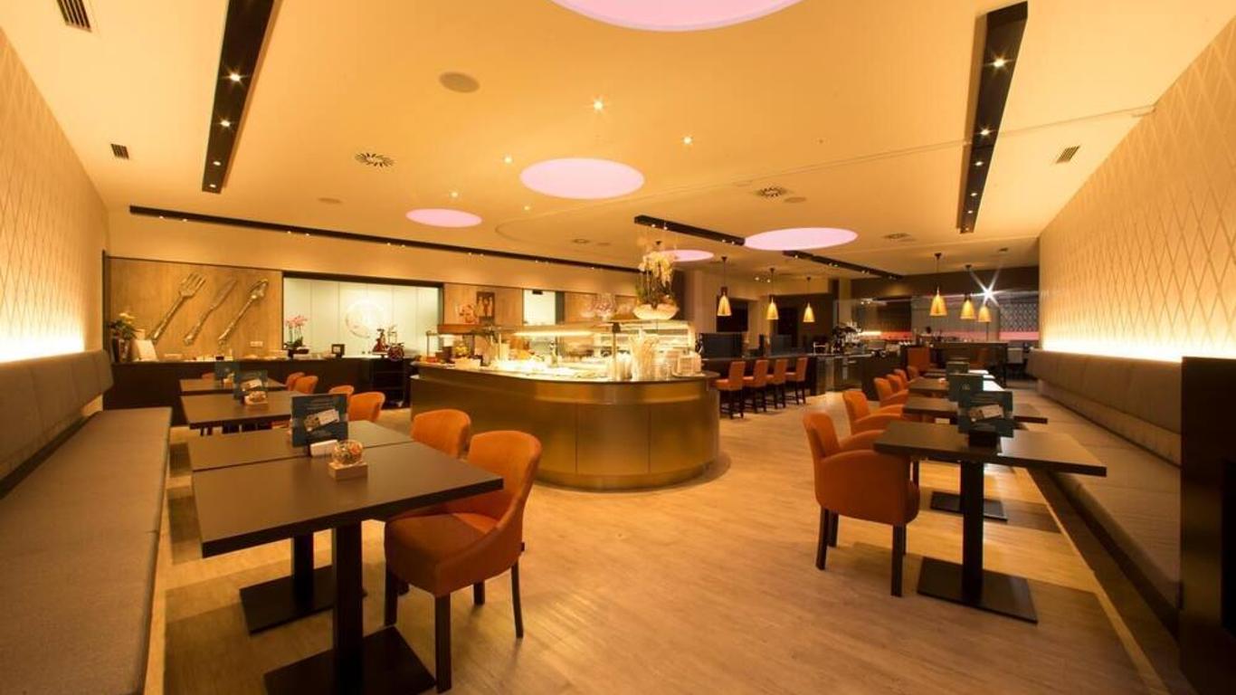 Hotel Locker & Legere