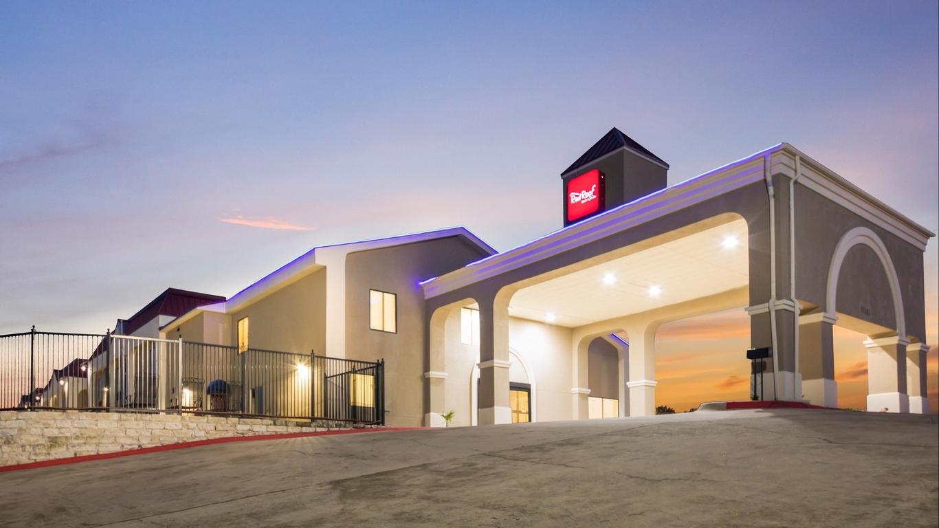 Red Roof Inn & Suites Austin East - Manor