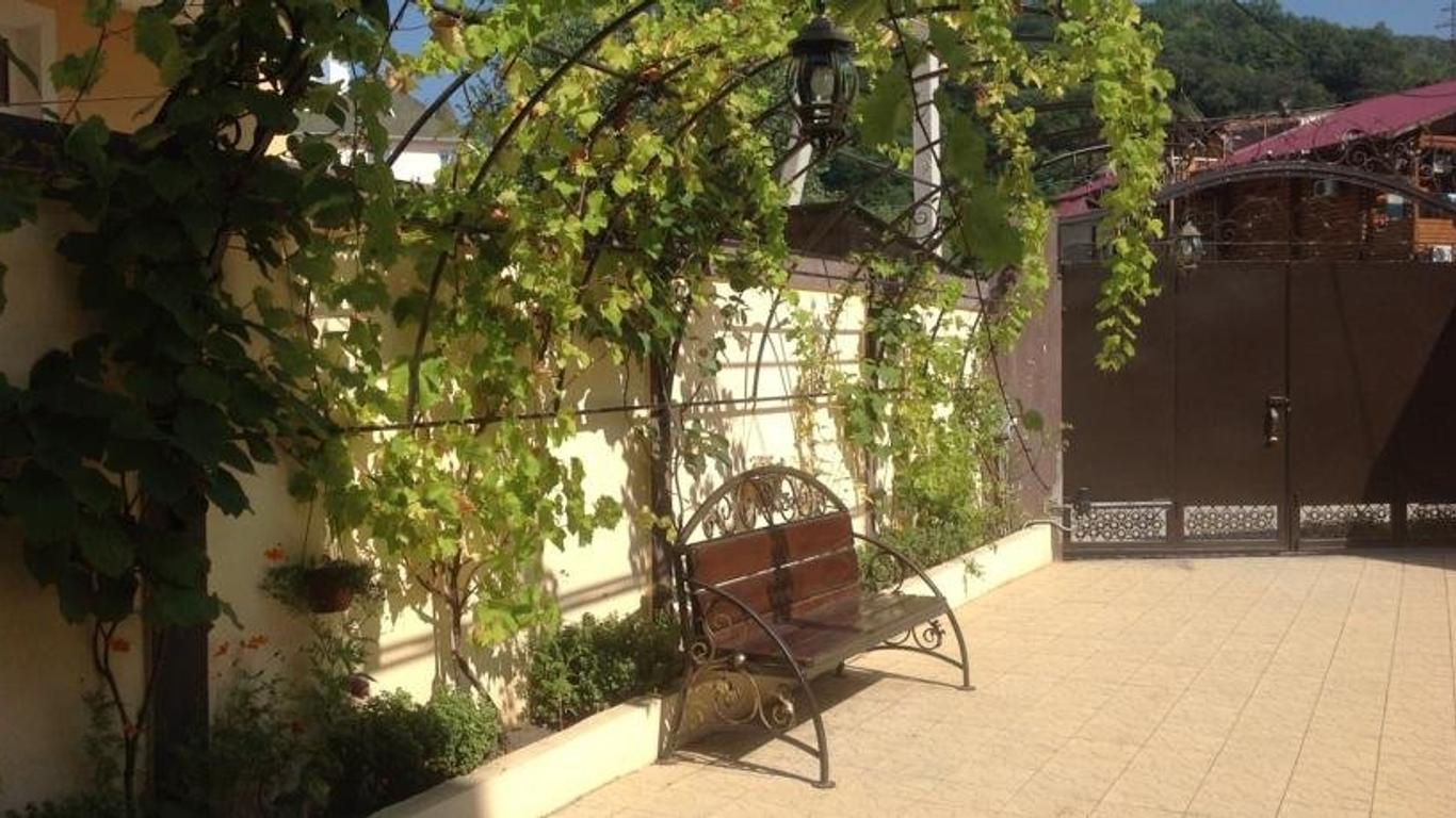Violetta Guest House