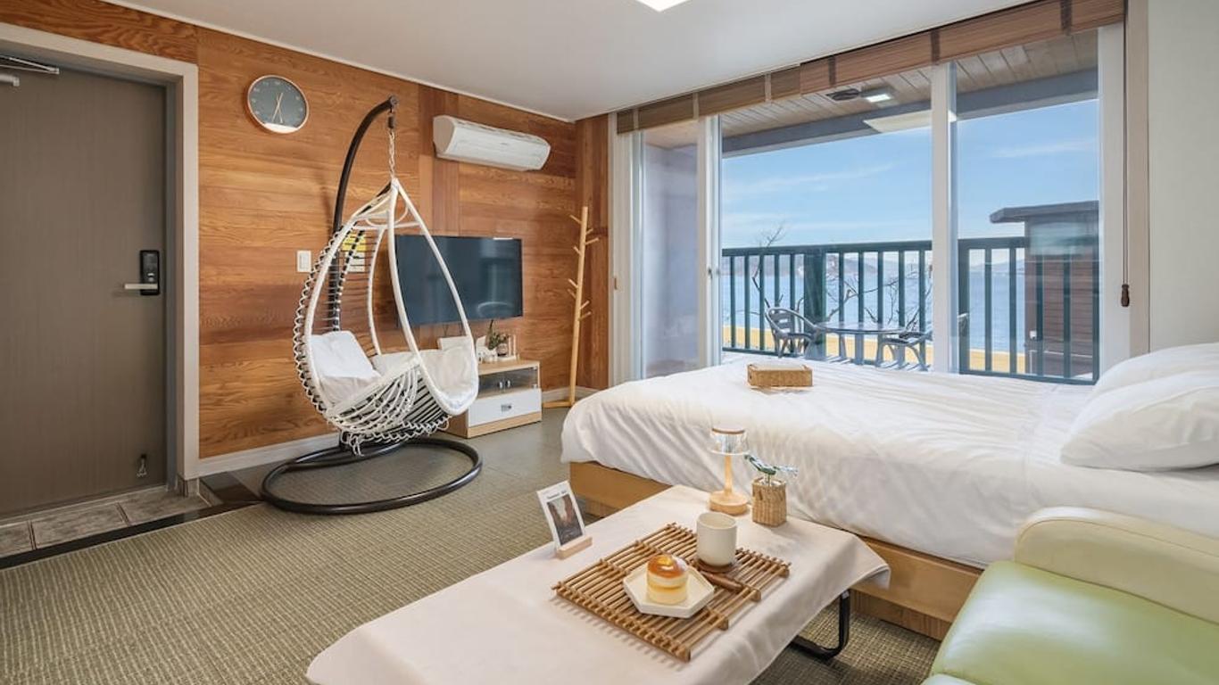 Geoje Beachwhite Pension
