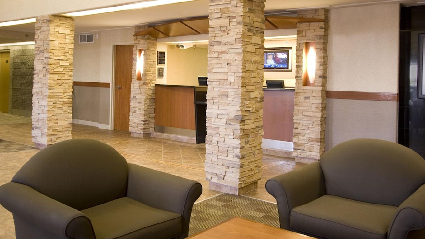 Woodlands Inn & Suites