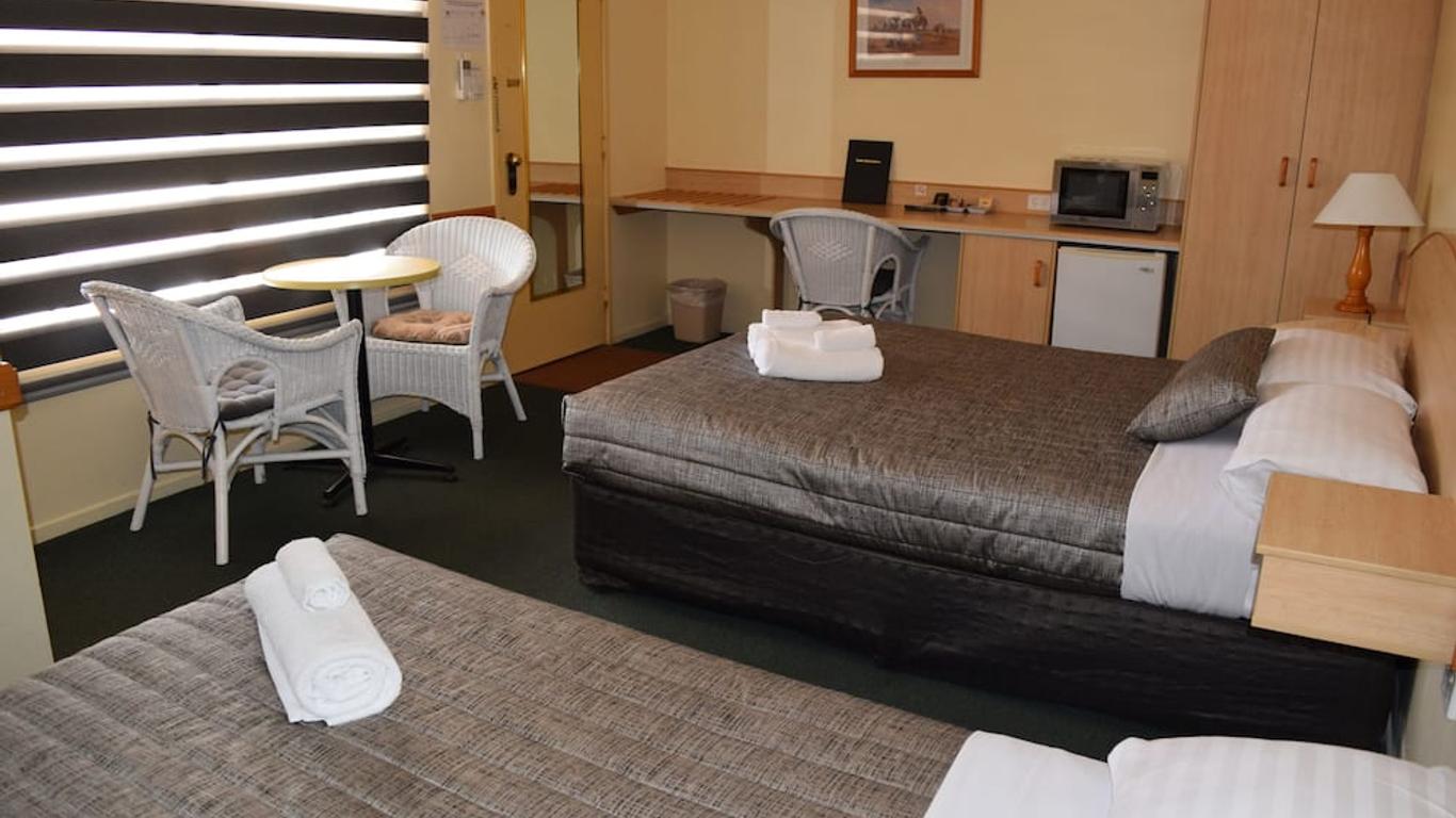 Warwick Vines Motel