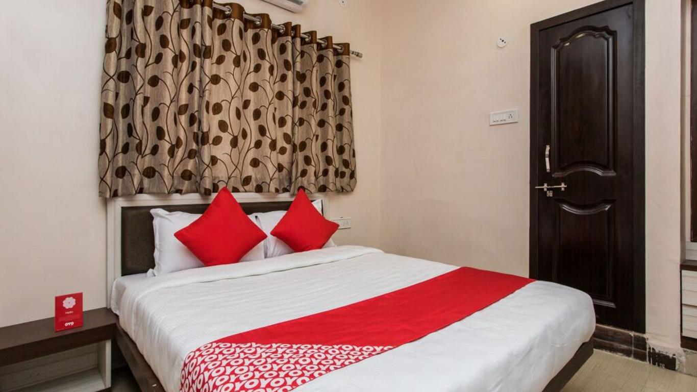 OYO 12161 Hotel Madhur Inn