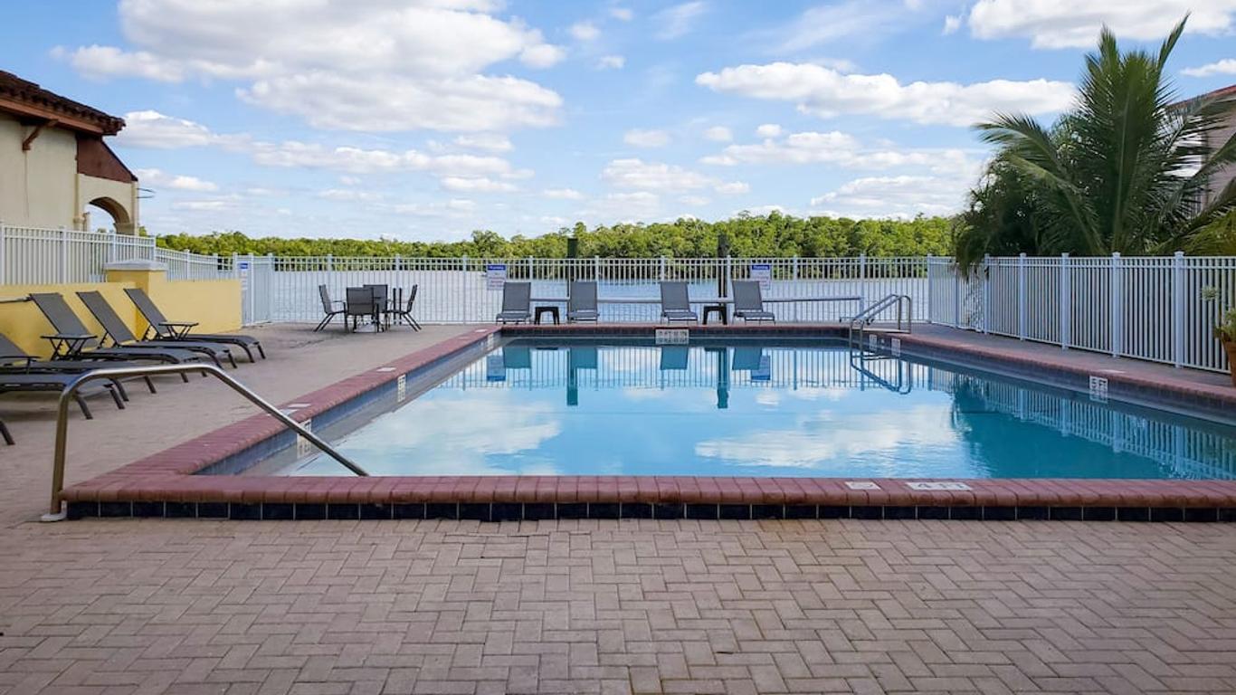 Captain's Table Hotel