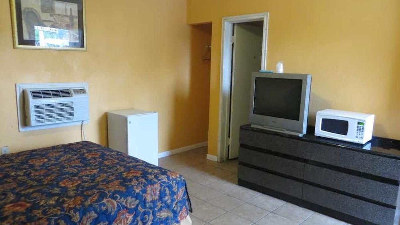 Travel Inn & Suites