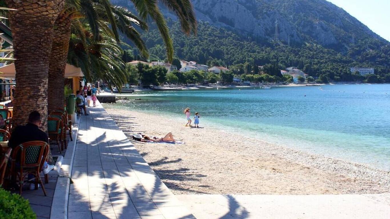 Apartments with a parking space Gradac, Makarska - 11332