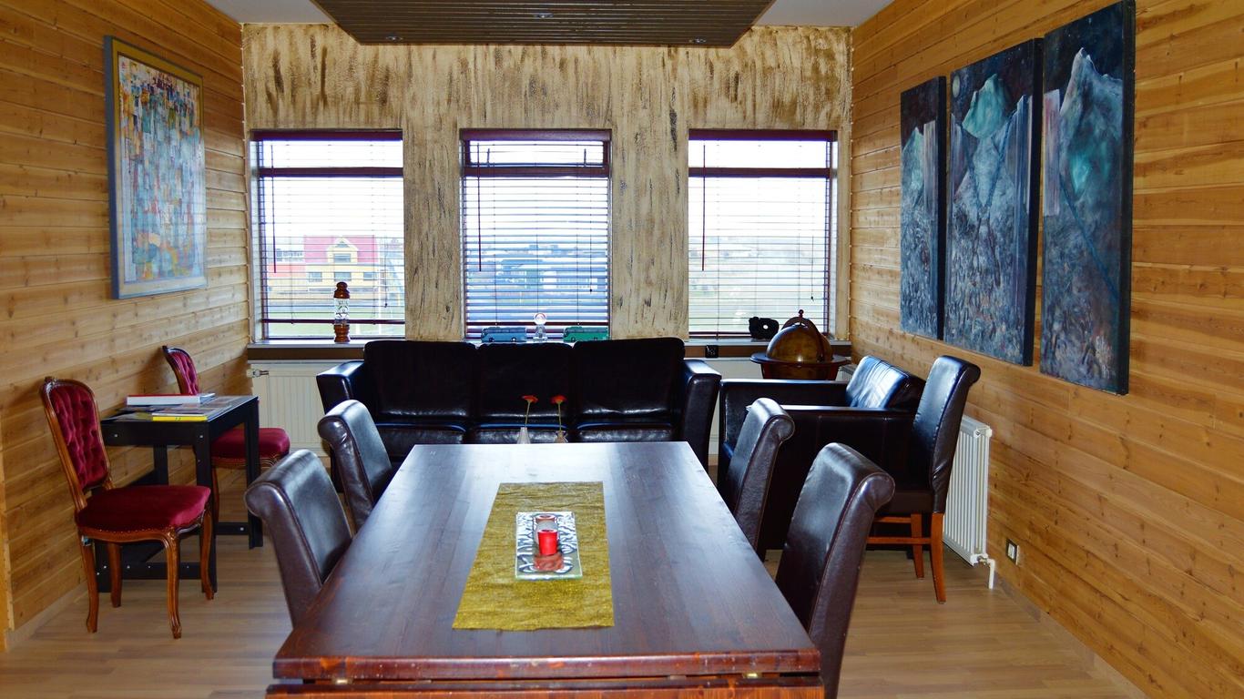 Art Hostel And Apartments