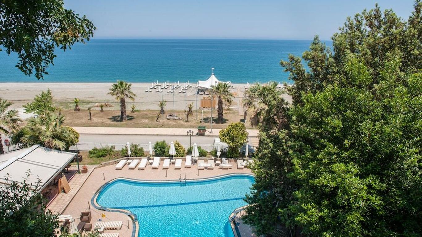 Golden Beach Agiocampos Hotel