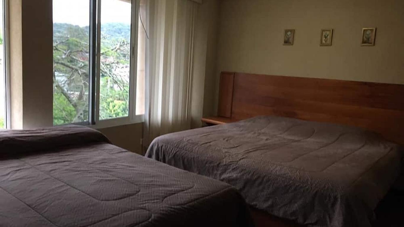 Hotel y Estancia 24-7