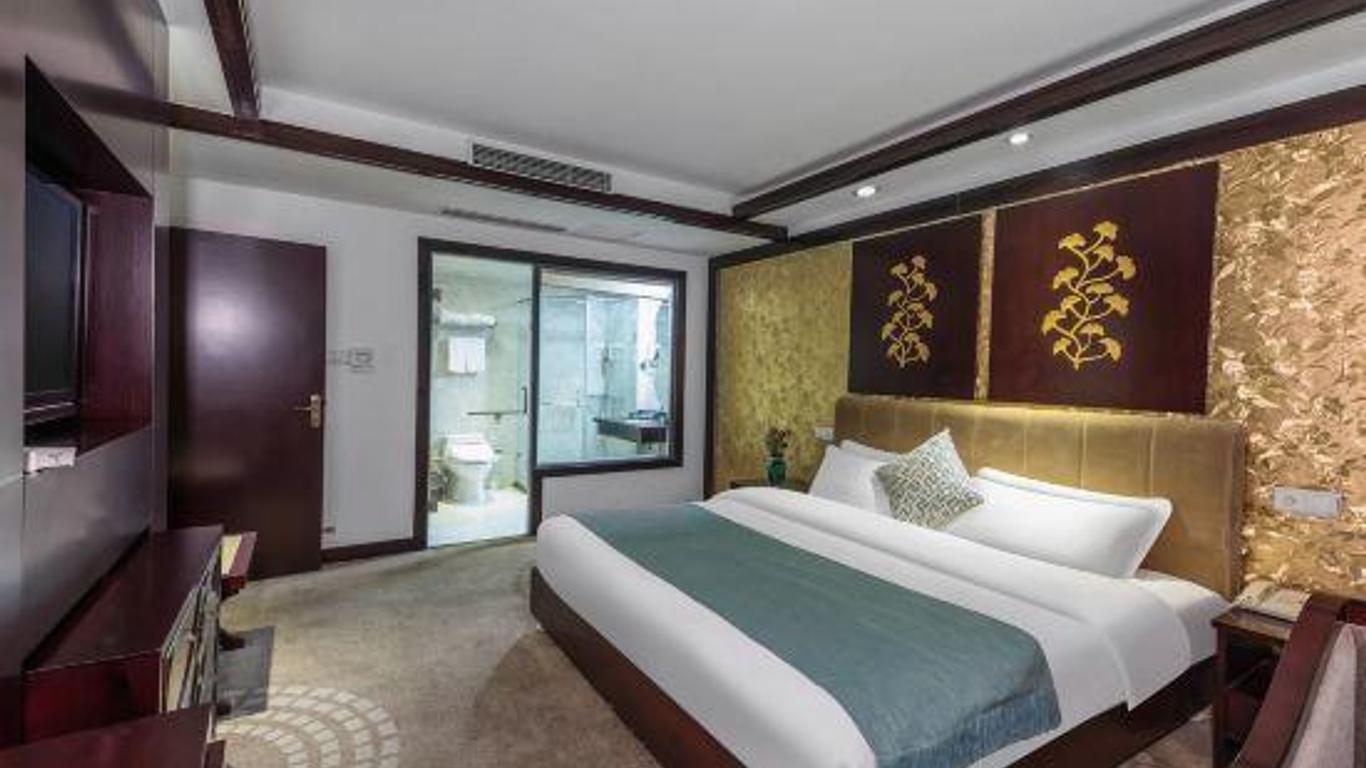 Pingmenlou Hotel (Suzhou Railway Station North Temple Tower)