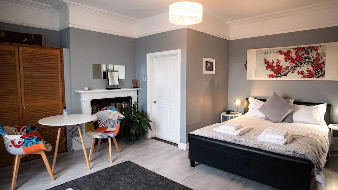 Laburnum Guest House at Bistro En Glaze