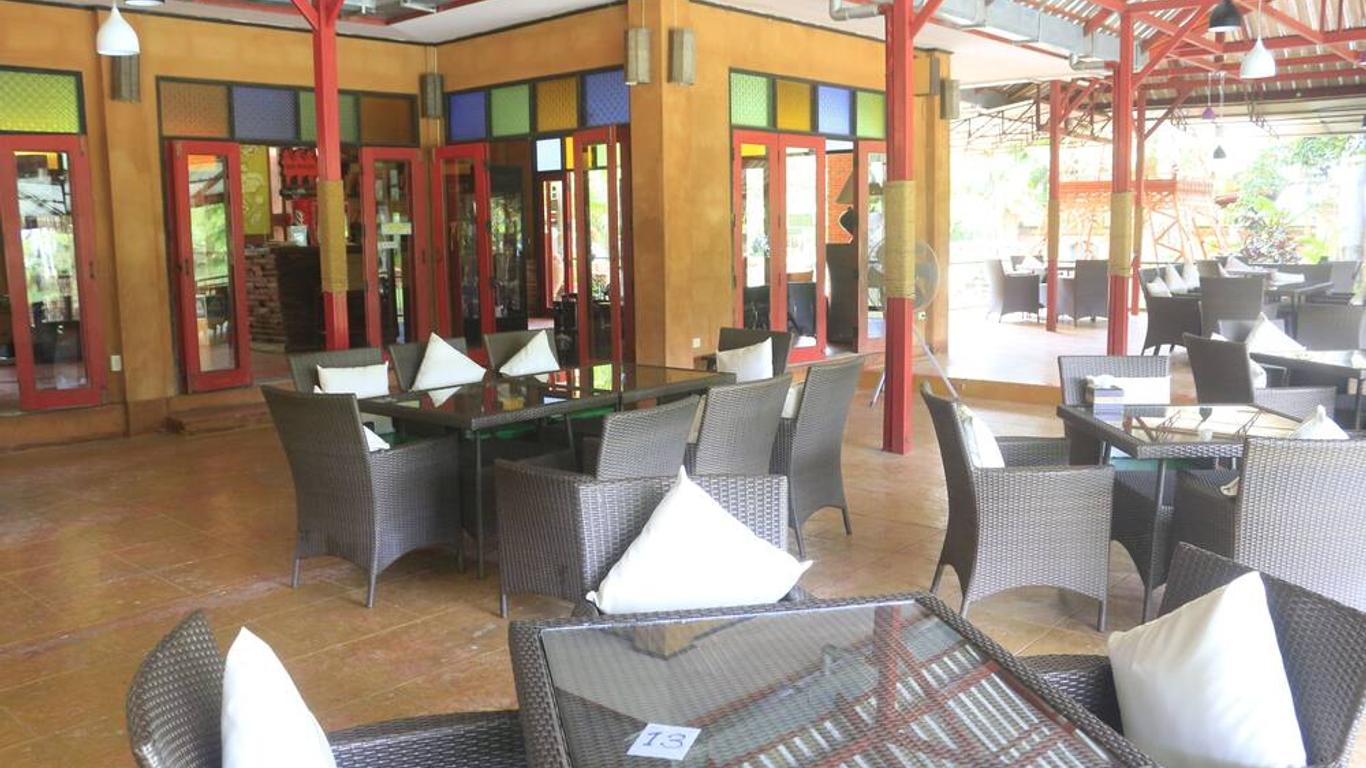 Saimoonbury Resort
