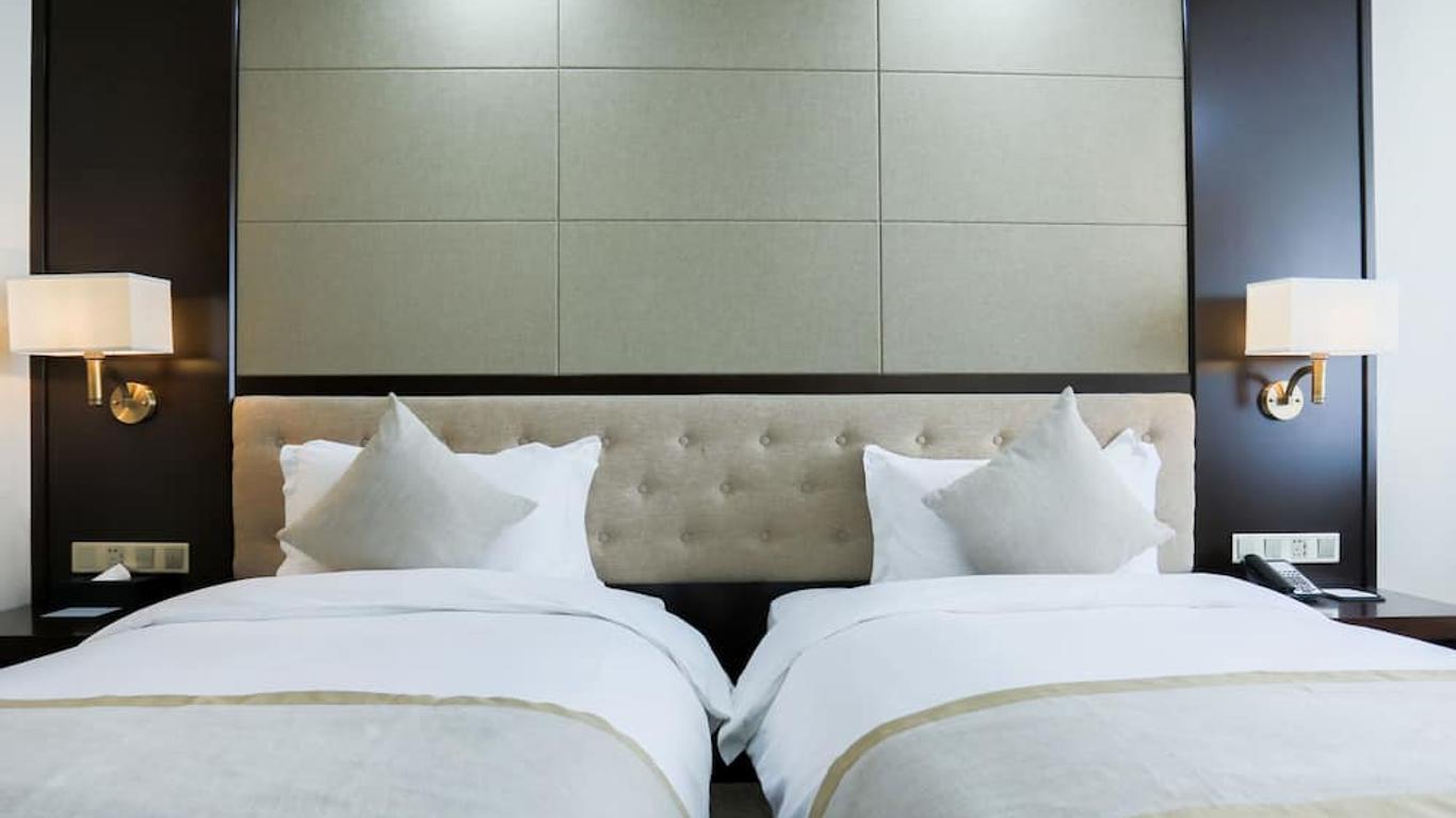 Hundred Hotel Qingdao