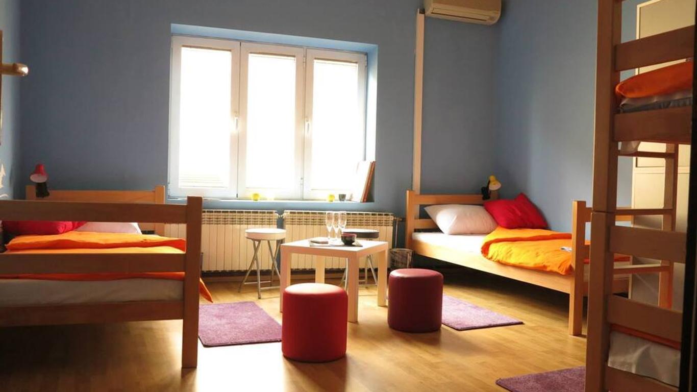 Traveler's Hostel & Apartments