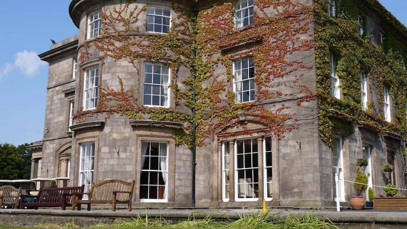 Shaw Hill Golf Resort & Spa Hotel