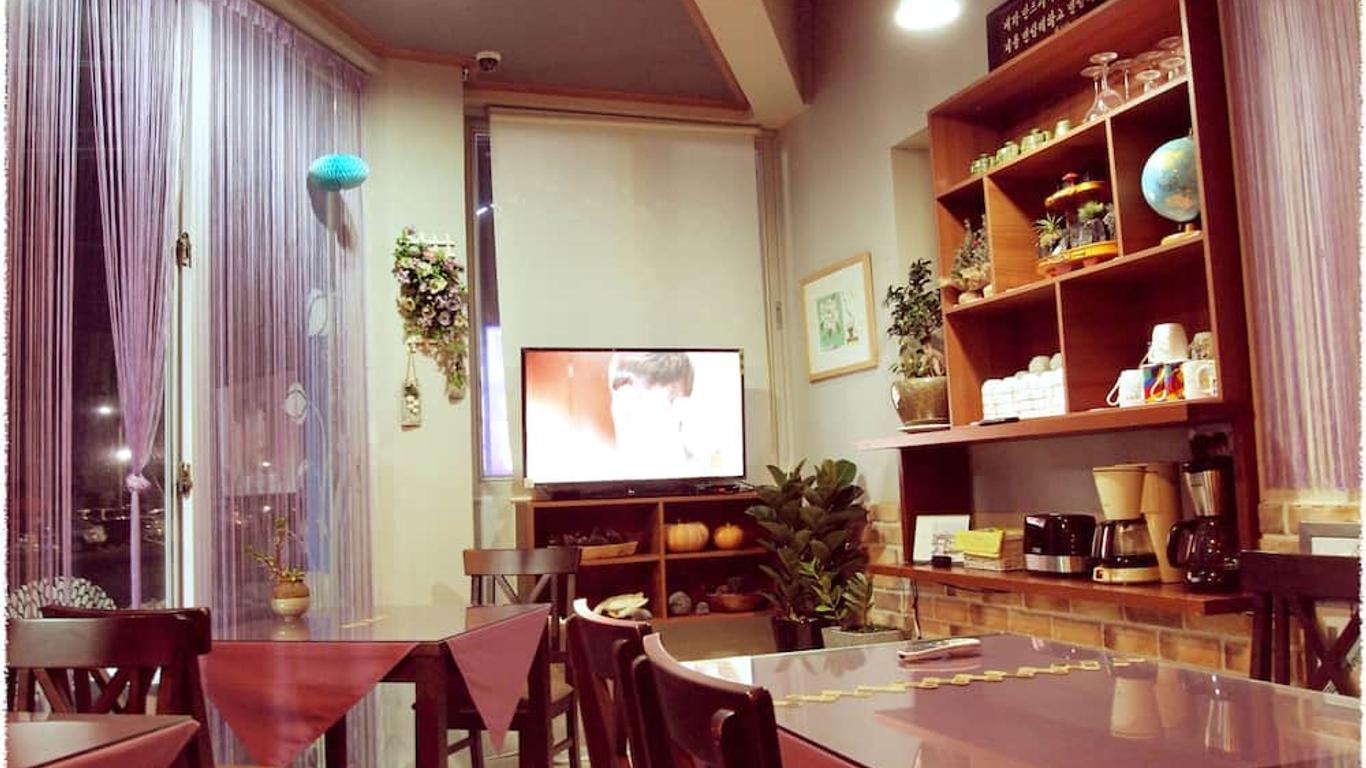 Elmar Guesthouse - Hostel