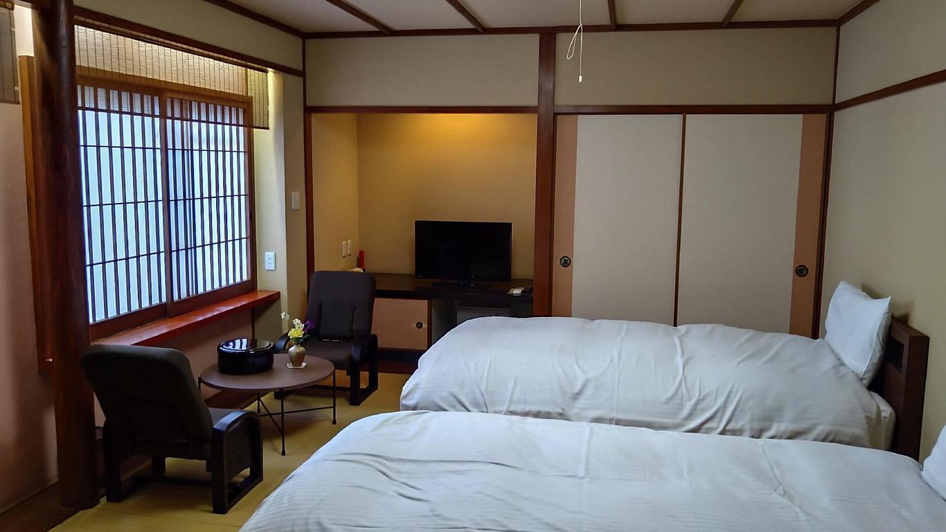 Hana Ryokan Iwatoya