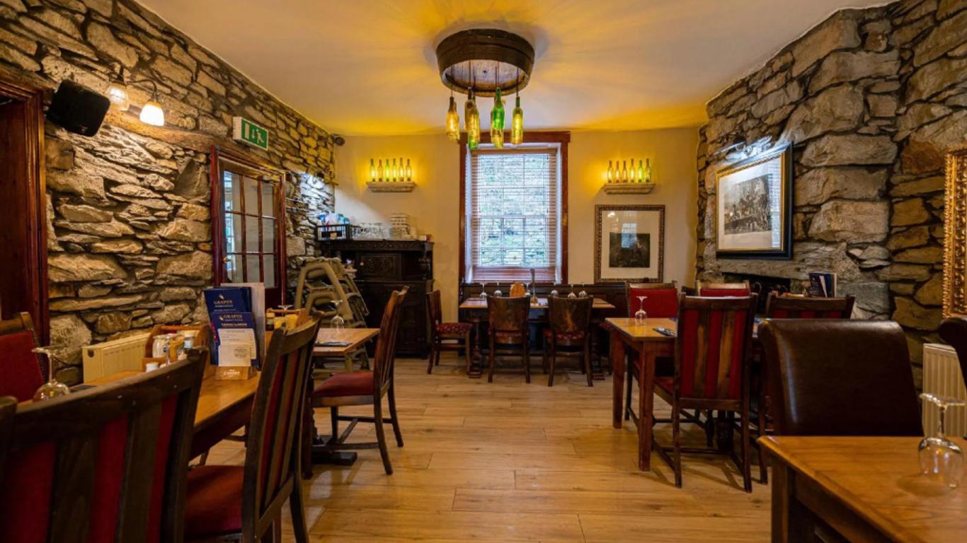 The Grapes Hotel