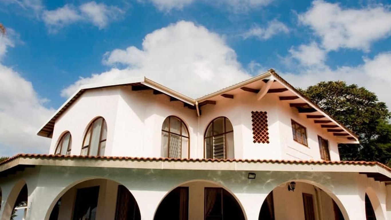 Bizafrika Guest Lodge & Conference Center