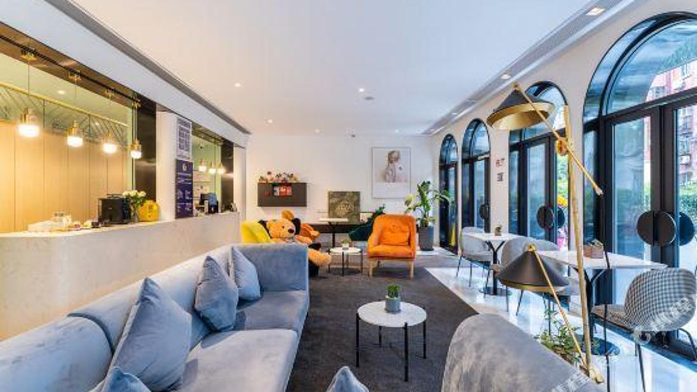 Chic Hotel