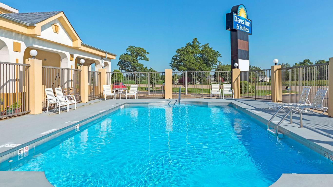 Days Inn & Suites by Wyndham Osceola AR