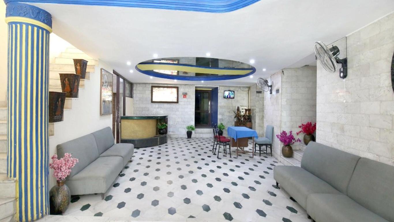OYO 4256 Hotel Rajmahal