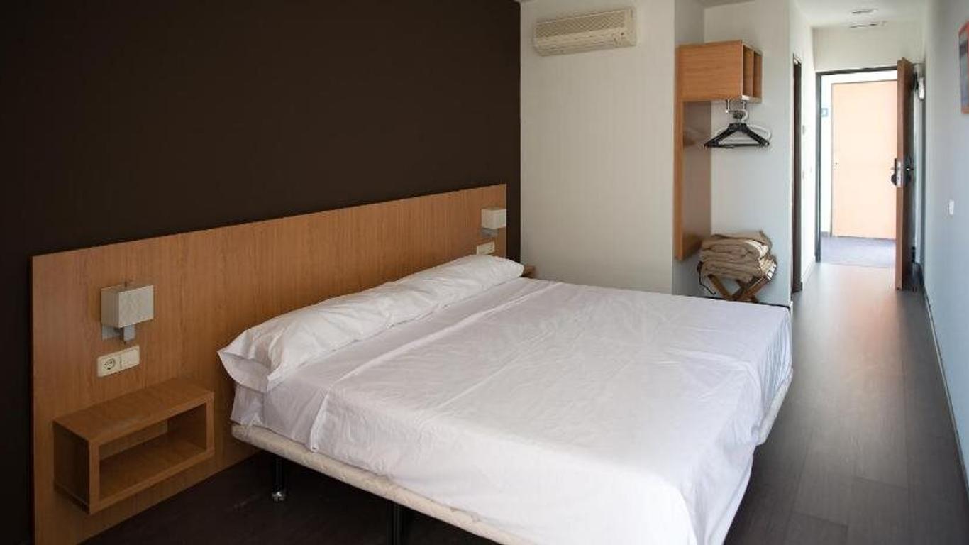 Hostal Mediterranea