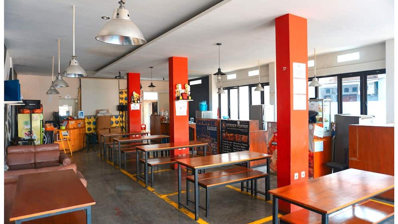 Budi House & Food Station