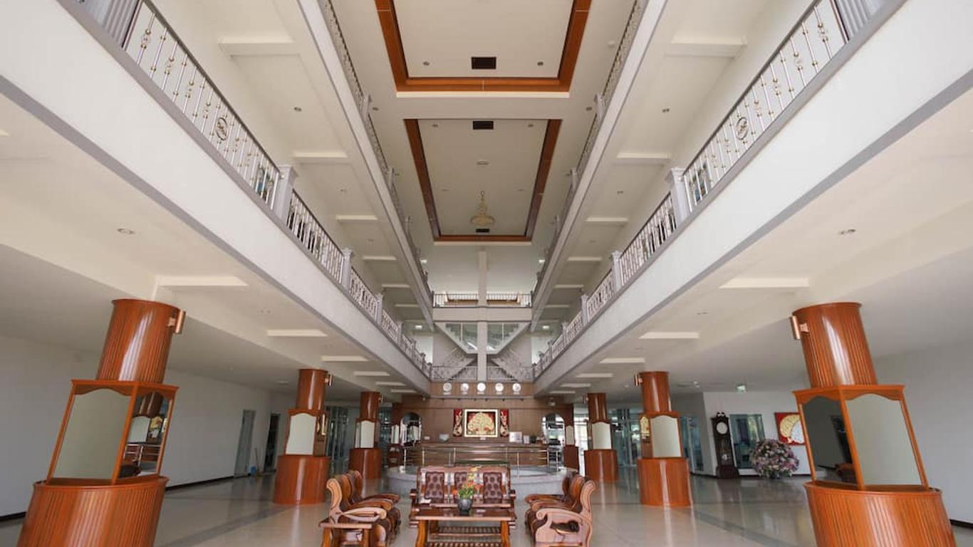 OYO 75394 Sakthong Grand Hotel