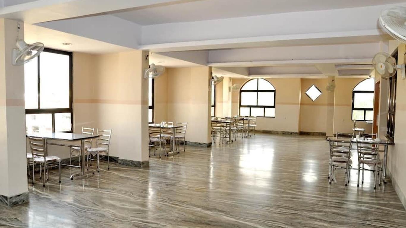 Hotel Kirti Plaza