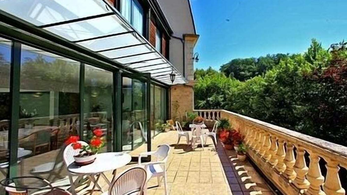 Hôtel Restaurant Plaisance-Piscine couverte et chauffée- Proche Sarlat-