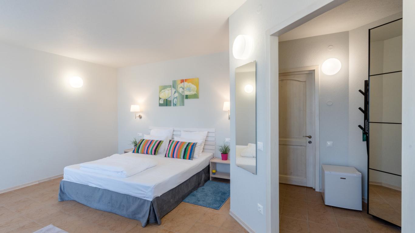 LoyaL guest house