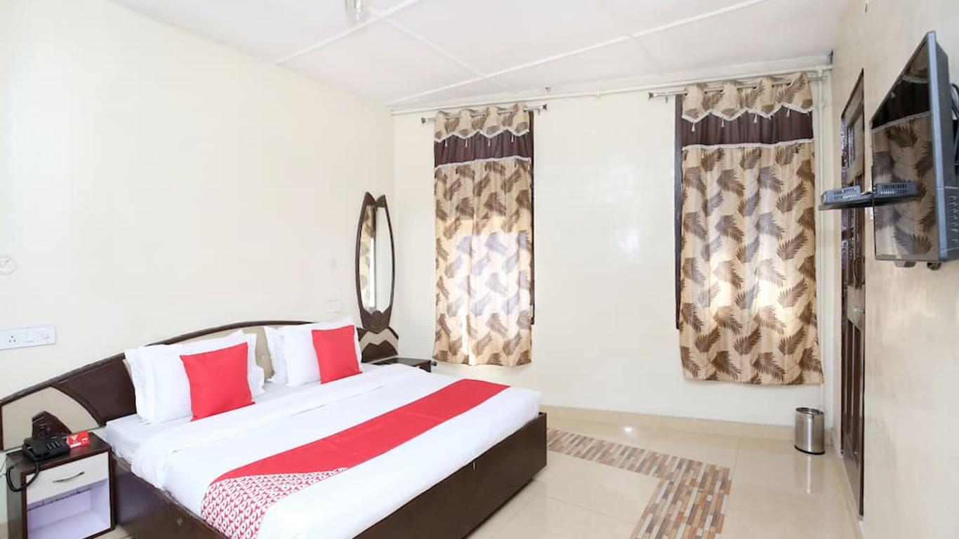 Oyo 11595 Hotel Roxy