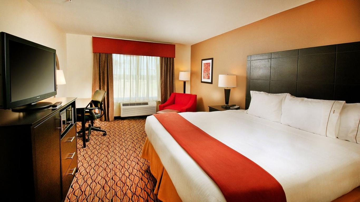 Holiday Inn Express Hotel and Suites Pearsall, an IHG Hotel