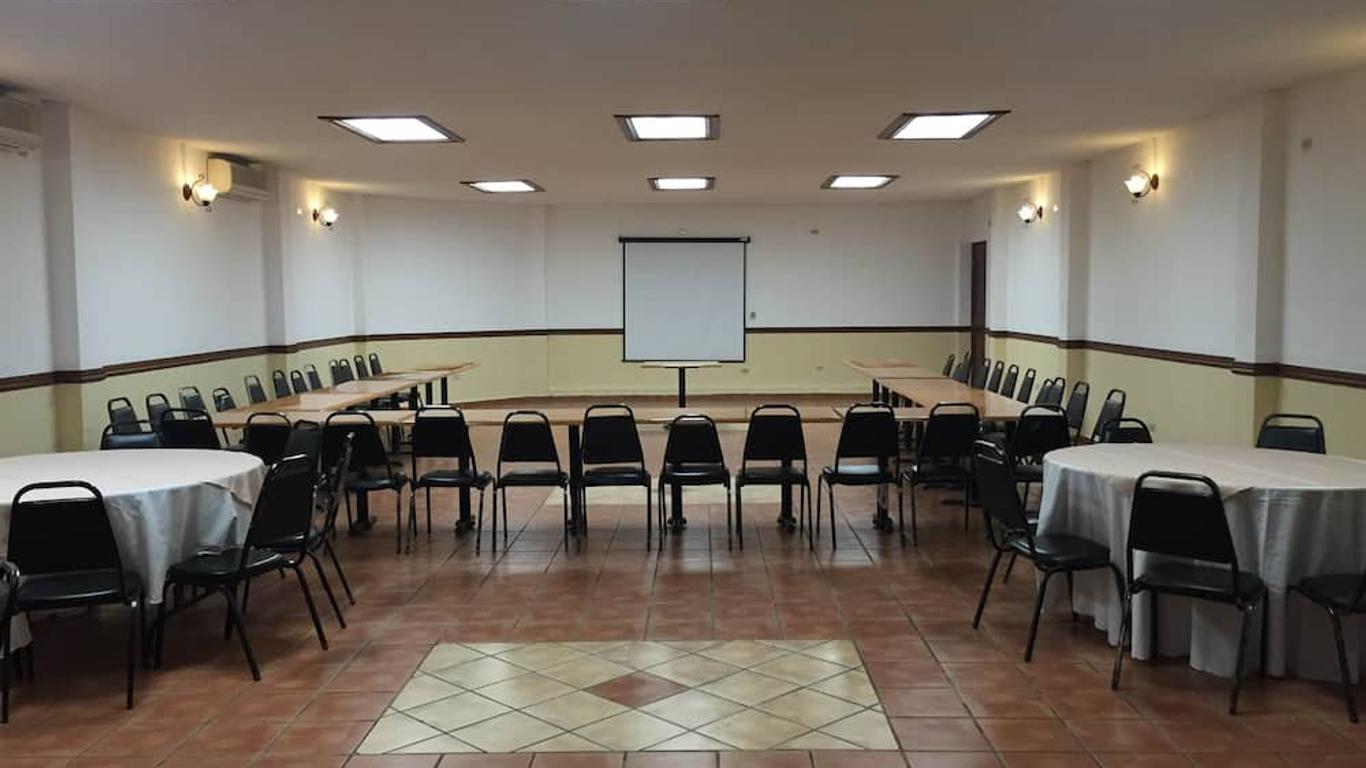 María Luisa Inn & Suites