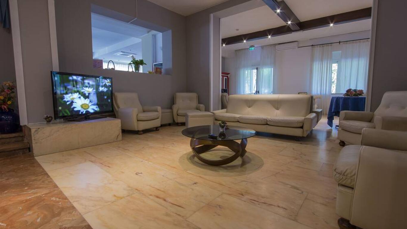 Hotel Zanarini In Centro A Riccione