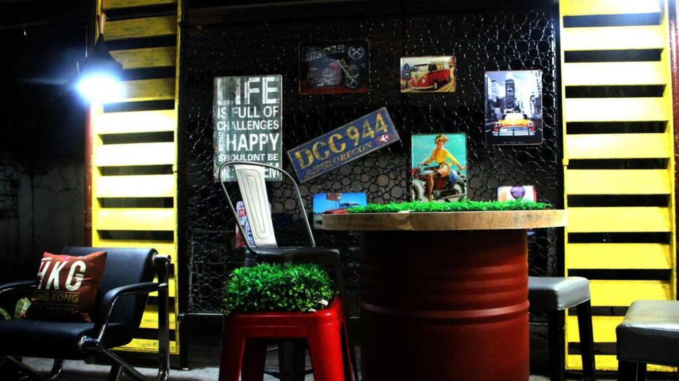 Food District Hostel Cebu Central