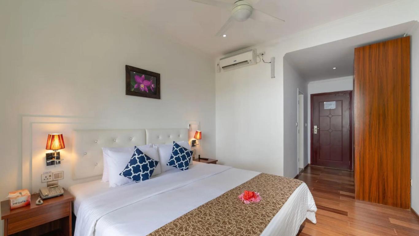 Sun Tan Beach Hotel