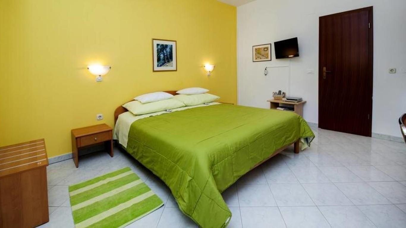 Apartments And Rooms Erik