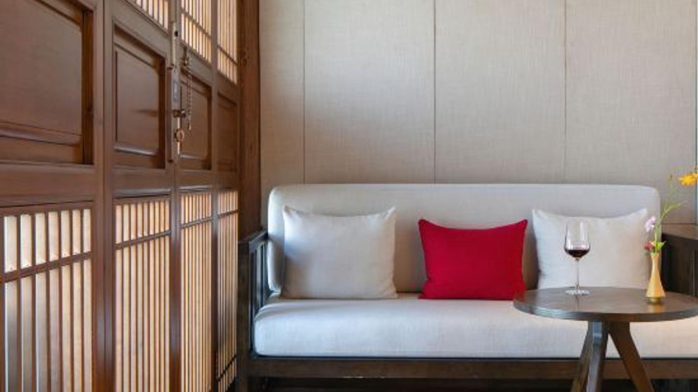 Huayu Donglin Boutique Holiday Hotel
